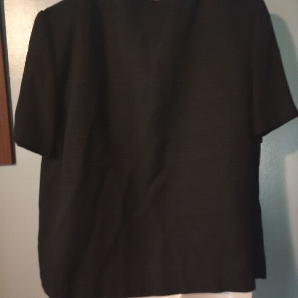 Short sleeve open top with beaded trimmed bow detail - Picture 7 of 9